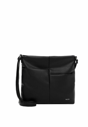 Schwarze Umhängetasche aus strukturiertem Leder mit verstellbarem Riemen, Fronttaschen und kleinem "RUE '09" Logo in der unteren rechten Ecke.