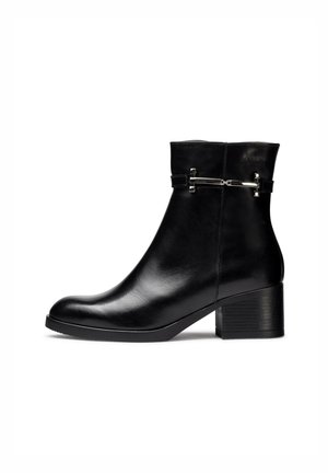 Kotníková obuv - black