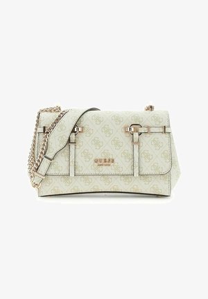 Sac à main Guess beige avec motif de logo doré, bandoulière chaîne dorée, détail boucle, et "Guess" embossé sur le rabat avant.