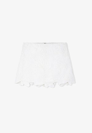 Biała spódnica z haftem kwiatowym, falbaniastym dołem oraz zamkiem z tyłu. Wykonana z lekkiego materiału, charakteryzuje się szczegółowym przeszyciem na powierzchni.