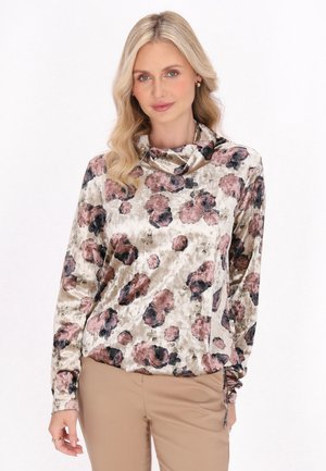 Bluse med blomsterprint og cowl-neck i blødt, tekstureret stof; har nuancer af pink, sort og beige. Lange ærmer med let drapering ved håndleddene.
