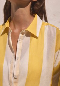 Next COVER-UP REGULAR FIT - Strandaccessoire - yellow white stripe