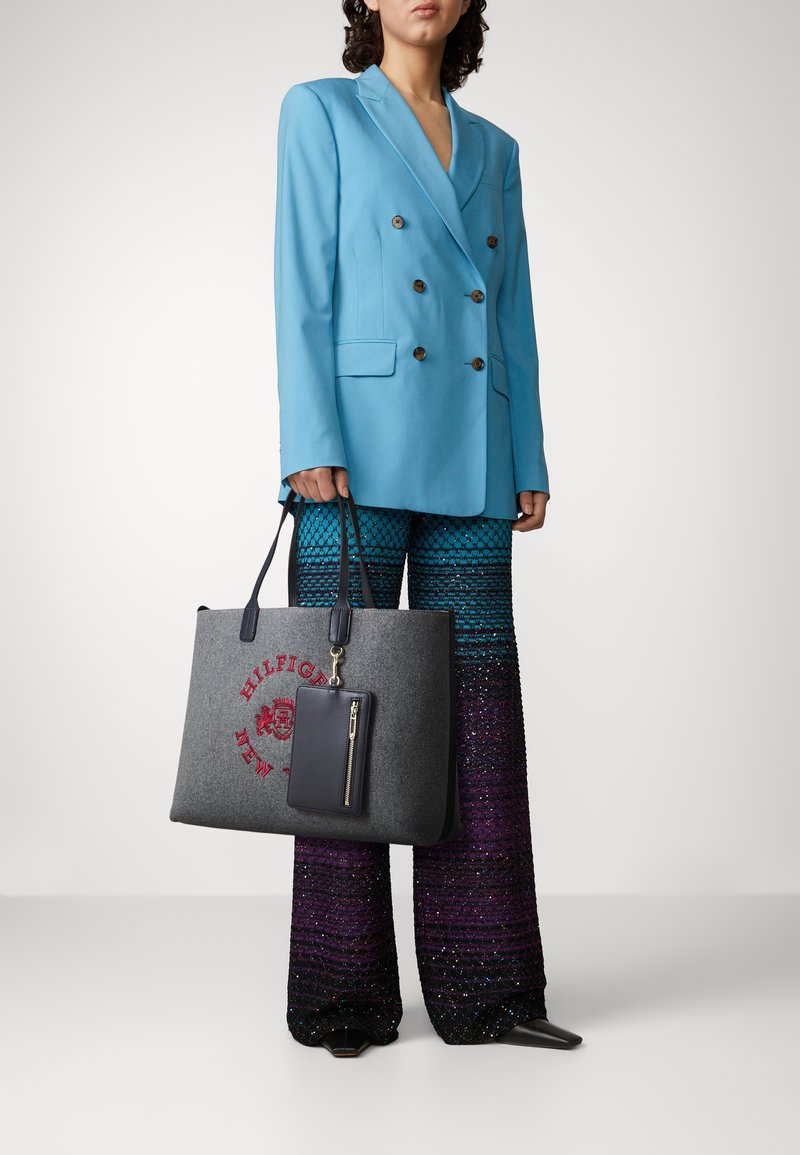 Tommy Hilfiger ICONIC LOGO Tote bag grey line/grey Zalando.co.uk