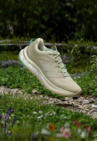 Sélectionné, sand/ice green