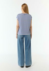 comma casual identity - T-shirt z nadrukiem