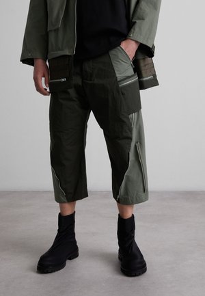 C.O.L VOLADOR PANTS - Pantalon cargo - braun/green