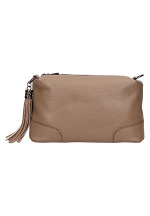 Beige lederen pouch met textuurafwerking, ritssluiting en zilveren hardware. Voorzien van een decoratieve kwast aan de zijkant. Compacte en rechthoekige vorm.