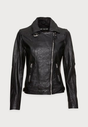 Sort lædermotorcykeljakke med klippede krave, diagonale lynlåse, to forlommer og accentbroderi på skuldrene.