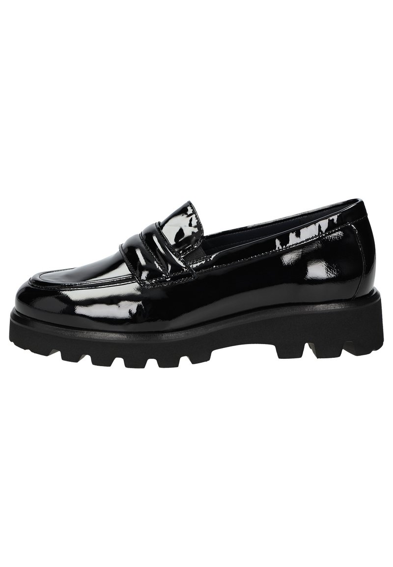 Zwarte lakleren loafer met een lichte hak, voorzien van een ronde neus en een stevige, getextureerde zool. Subtiele stikselaccenten sieren het voorpand.