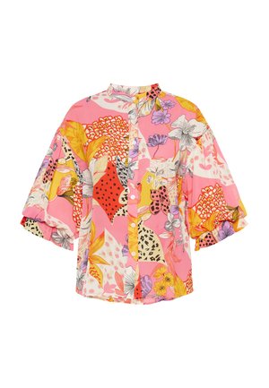Blouse boutonnée avec larges manches trois-quarts, présentant un motif floral et abstrait coloré en rose, jaune, rouge, violet et blanc.