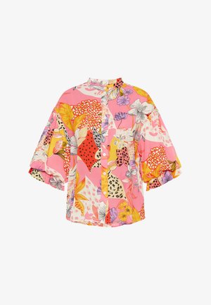 Blouse met knopen en brede driekwartmouwen, met een kleurrijk bloemig en abstract patroon in roze, geel, rood, paars en wit.
