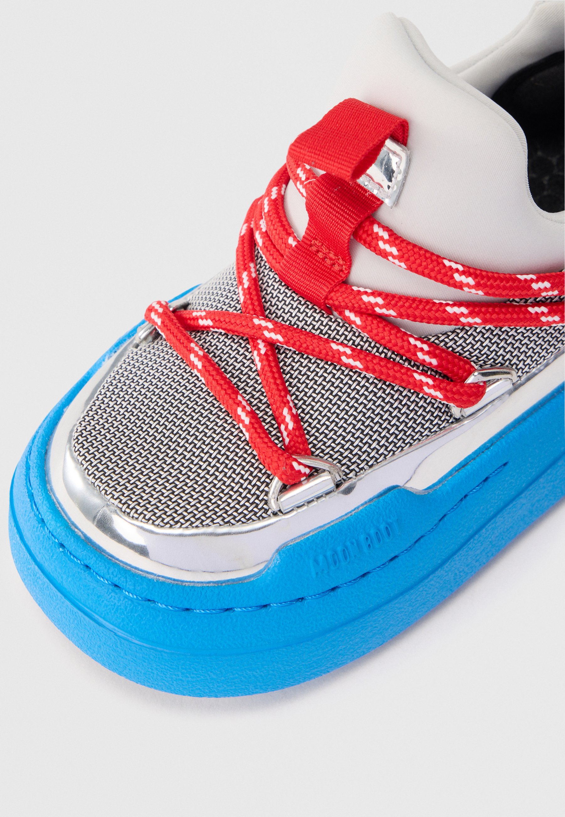 nike trainers moon boot