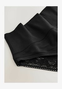 Selezionato, black