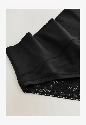 Musta kangas, jossa on sileä rakenne ja pitsireunus alaosassa. Suunnittelussa on monimutkaisia kuvioita pitsireunuksen varrella.