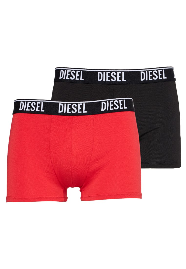 Zwei Paare Diesel-Boxershorts: eines rot und eines schwarz. Beide haben eine weiche Textur und einen schwarzen Bund mit dem "DIESEL"-Logo.