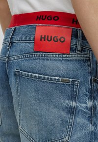 HUGO HUGO - Vaqueros Tapered - Medium Blue/blue Denim