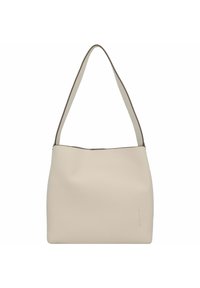 Bolso de mano de cuero beige con una textura suave, cuerpo ancho y una sola correa para el hombro. Presenta un diseño minimalista sin adornos.