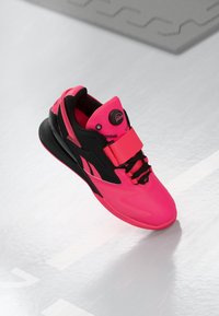 Seleccionado, pink blast/black
