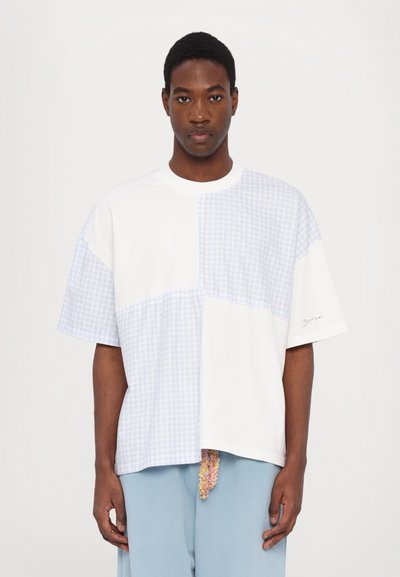 Bonsai CHECK TEE UNISEX - Apdrukāts T-krekls - white\azure