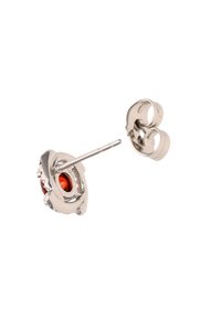 Sølv metal stud ørering med en rund rød edelsten i en blomstret indfatning, der har en lige post og sikker lås.