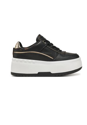Sneaker platform in pelle nera con suola spessa bianca, dettagli in oro metallizzato e chiusura con lacci, vista laterale su sfondo bianco.