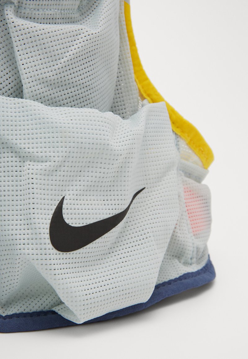 en casa calidad dirección Nike Performance MENS RUNNING TRAIL VEST - Mochila de hidratación - aura/diffused blue/speed yellow/black/blanco - Zalando.es en casa calidad dirección Nike Performance MENS RUNNING TRAIL VEST - Mochila de hidratación - aura/diffused blue/speed yellow/black/blanco - Zalando.es