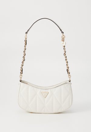 Sac à main blanc matelassé avec une forme arrondie, chaîne dorée et bandoulière en cuir, arborant un logo triangulaire à l'avant.