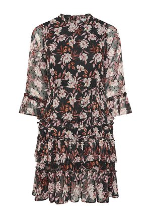 Vestido floral con mangas largas, fondo negro, patrón de flores rosas y blancas, volantes en los niveles, y escote alto. Tejido ligero.