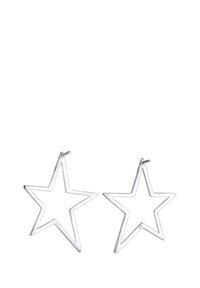 Silverfärgade stjärnformade hoops med en öppen design. Tillverkade av metall, med en slät, polerad yta och minimalistisk hårdvara.