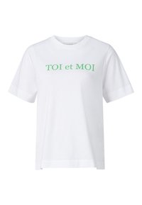 Vit kortärmad t-shirt i bomull med grön text "TOI et MOI" över bröstet, med en avslappnad passform och rak nederkant.