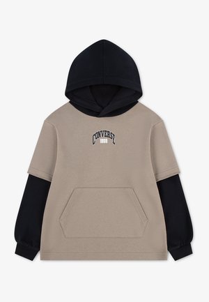 Hættetrøje med beige korte ærmer, sorte lange ærmer og hætte samt "Converse 1908"-logo på brystet.