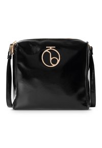Borsa a tracolla in pelle nera con finitura lucida, caratterizzata da un accento logo circolare dorato e una chiusura con zip. Inclusa una tracolla regolabile.