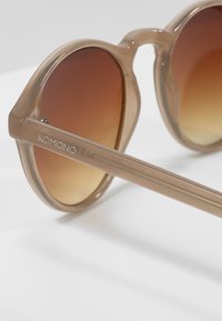 Komono DEVON   - Lunettes de soleil -  sahara