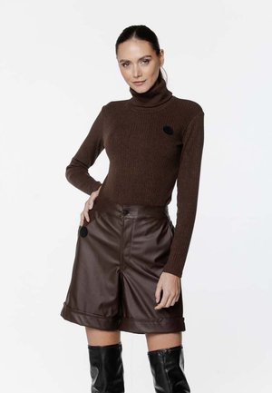 - Sweter