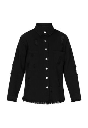 Sort denimjakke med knaplukning, rå kanter, to brystlommer og slidt look på ærmerne og kroppen.