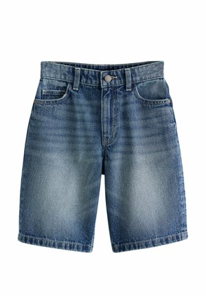 Blå denimshorts med forlommer, bæltestropper og metal knaplukning, vist på en hvid baggrund.