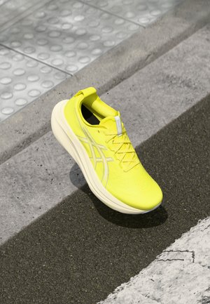 GEL NIMBUS 27 - Chaussures de running sur route - citron/cream