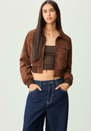 SHORT WITH POCKETS  - Kunstlederjacke - dark brown