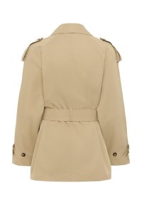 Beige derékba kötött trench coat váll-lapokkal és gombos mandzsettákkal, hátulról bemutatva, fehér háttérrel.