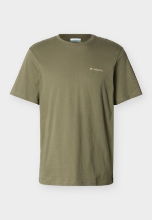 Olijfgroen katoenen T-shirt met korte mouwen en een ronde hals. Heeft een klein beige Columbia-logo op het linkerborstgebied.