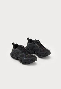 W SPEED ARC MATIS GTX - Baskets basses - black