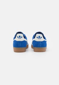 adidas Originals GAZELLE UNISEX - Trainers - team royal blue/off white