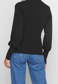 Second Female Stickad tröja - black