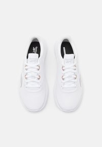 Reebok LITE 4 - Maanteejooksu jalatsid - footwear white/pugry2