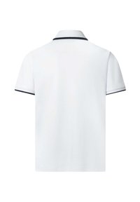 Biely polo tričko s jemnou textúrou, s klasickým golierom a námorníckymi akcentmi pozdĺž goliera a rukávov.