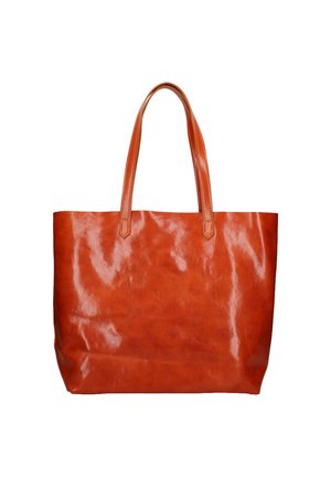 Leren tote bag in tan met een gladde, glanzende oppervlakte, voorzien van lange handvatten en een ruime rechthoekige vorm. Geen zichtbare hardware of accenten.
