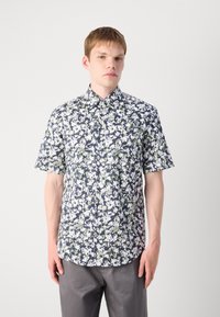 Kortermet skjorte med knapper i marineblå, med et blomstertrykk i hvitt og grønt. Laget av lett stoff med krage.