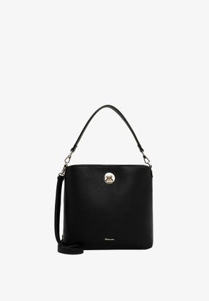 Schwarze Leder-Handtasche mit strukturierter Oberfläche, quadratischer Form, kurzem Griff und abnehmbarem Schulterriemen. Sie verfügt über einen goldfarbenen, runden Verschluss auf der Vorderseite.