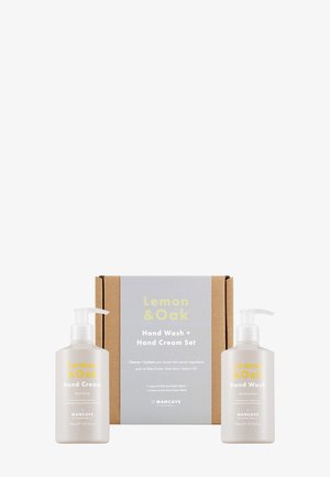 HAND CARE SET - Körperpflegeset - -