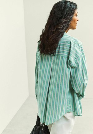 Next, REGULAR FIT - OVERSIZED BOYFRIEND LONG SLEEVE SHIRT  . - Cămașă - green/yellow/white stripe